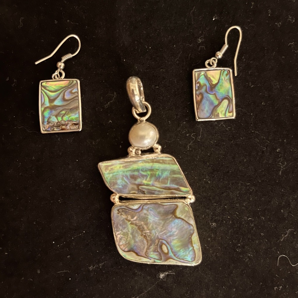 New Beautiful Abalone and River Pearl Pendant and Earring Set